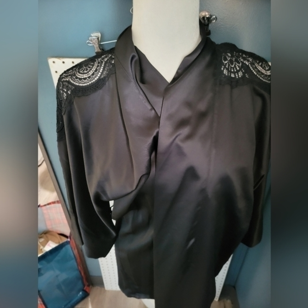 Auden size XS/S black lace detail robe